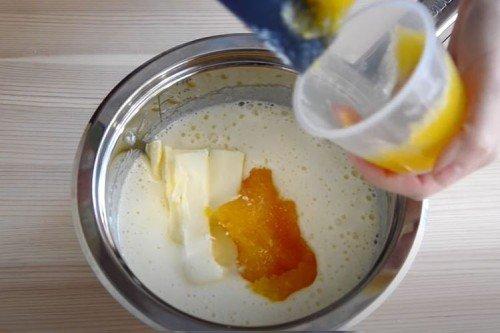 Gâteau au miel classique avec deux types de crème - recette étape par étape