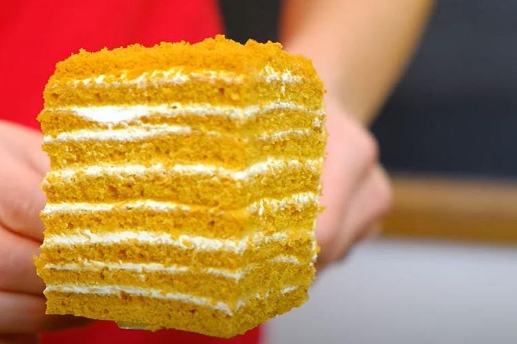 Un gâteau au miel rapide sans rouler les gâteaux - une recette étape par étape avec une photo