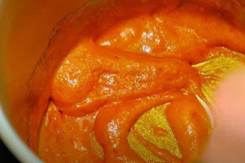 Un gâteau au miel rapide sans rouler les gâteaux - une recette étape par étape