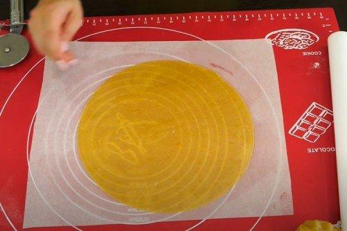 Gâteau au miel classique avec du lait concentré - une recette étape par étape