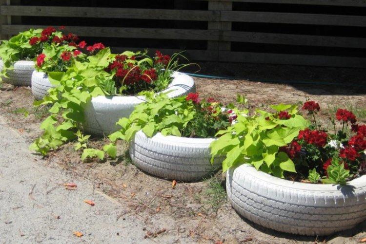 Parterres de fleurs de pneus de bricolage