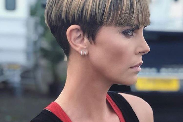 Bonnet - Coupes de cheveux courtes pour les femmes après 40 ans