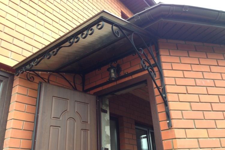 Visière à faire soi-même au-dessus du porche - idées de photos