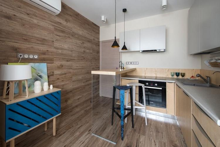 Stratifié sur le mur dans la cuisine - photo