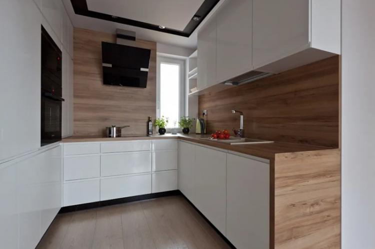 Stratifié sur le mur dans la cuisine - photo