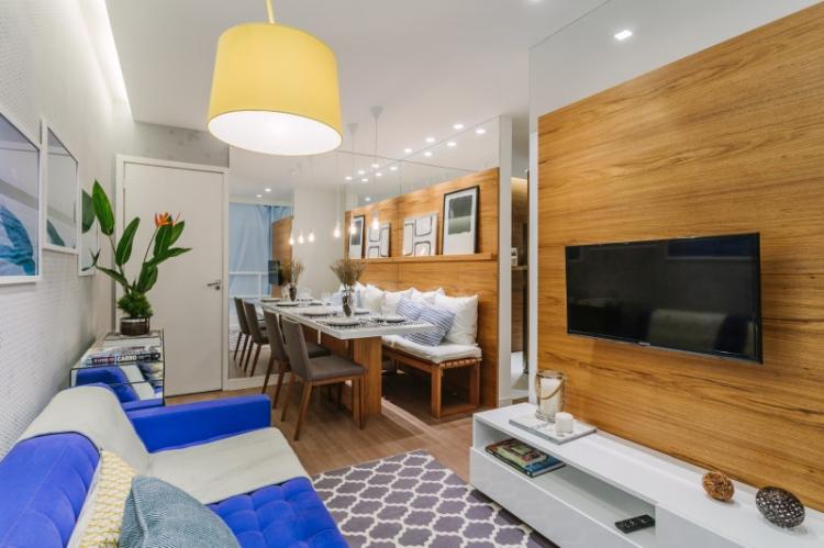 Stratifié sur le mur du salon - photo