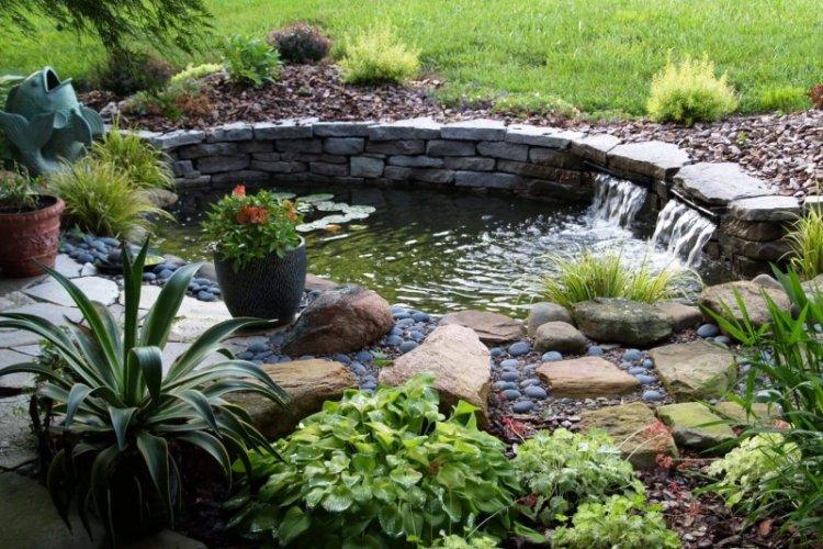 Réservoirs et fontaines - Aménagement paysager de la zone suburbaine photo