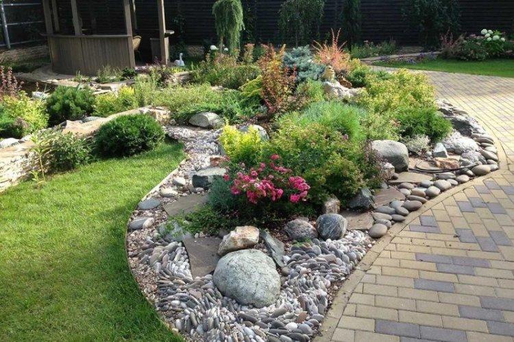 Toboggans alpins - Aménagement paysager de la zone suburbaine photo