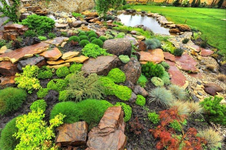 Toboggans alpins - Aménagement paysager de la zone suburbaine photo