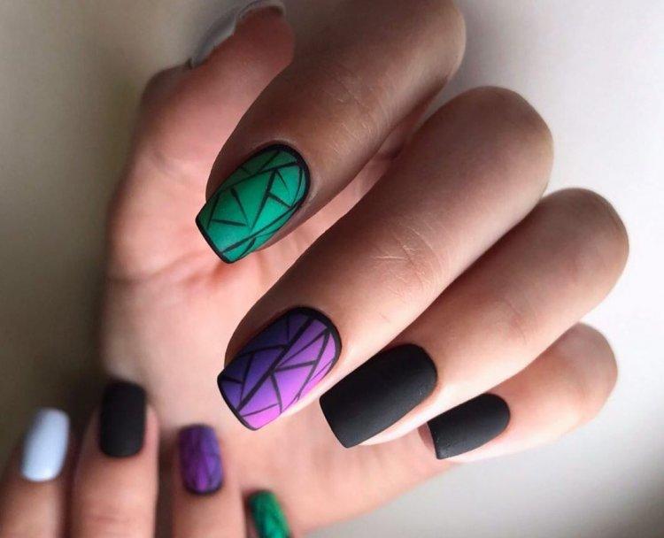 Manucure d'été sombre 2020