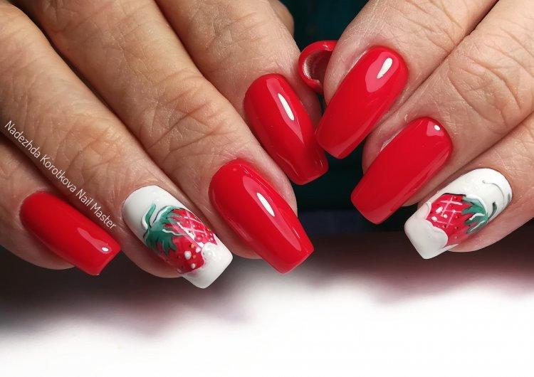 Manucure rouge d'été 2020