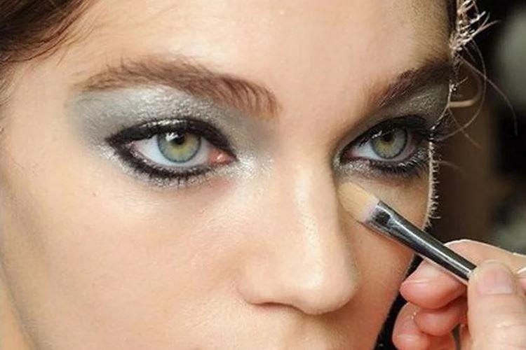 Contour Liner - Erreurs de maquillage pour les yeux verts