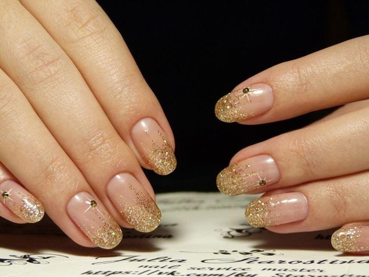 Paillettes - Manucure à la mode 2020
