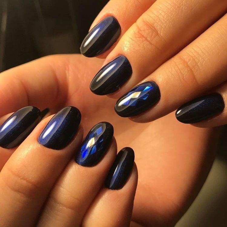 Couleurs à la mode en manucure 2020