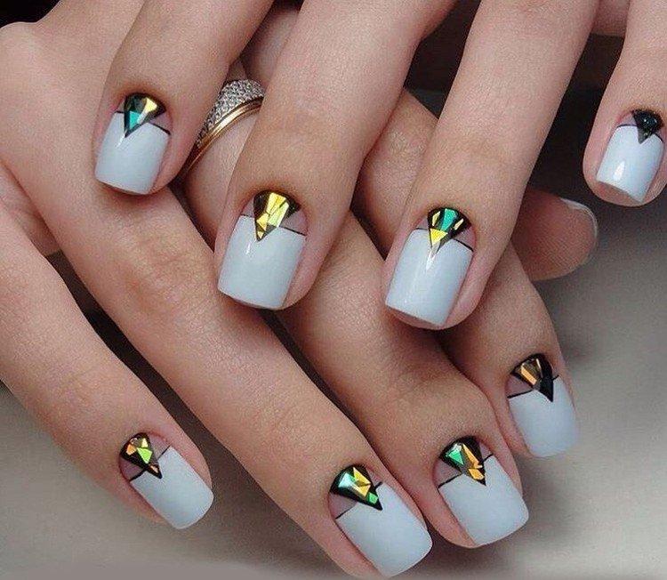 Manucure lunaire 2021