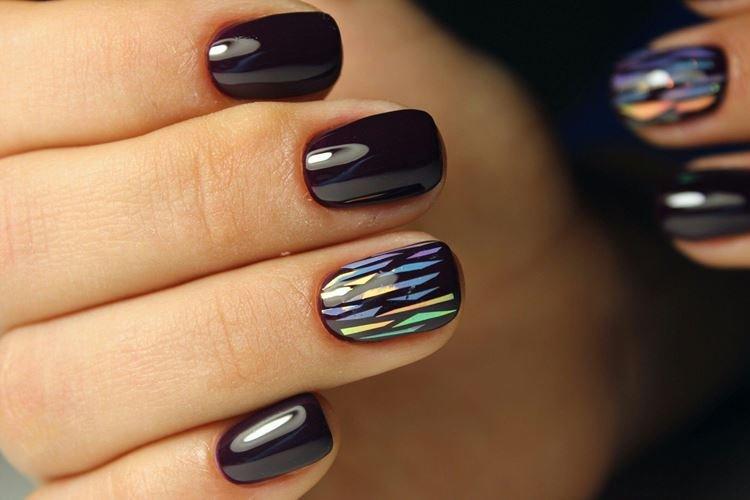 Manucure foncée pour ongles courts 2020