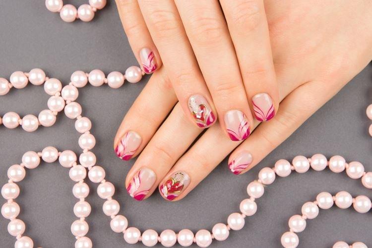 Manucure rouge pour ongles courts 2020