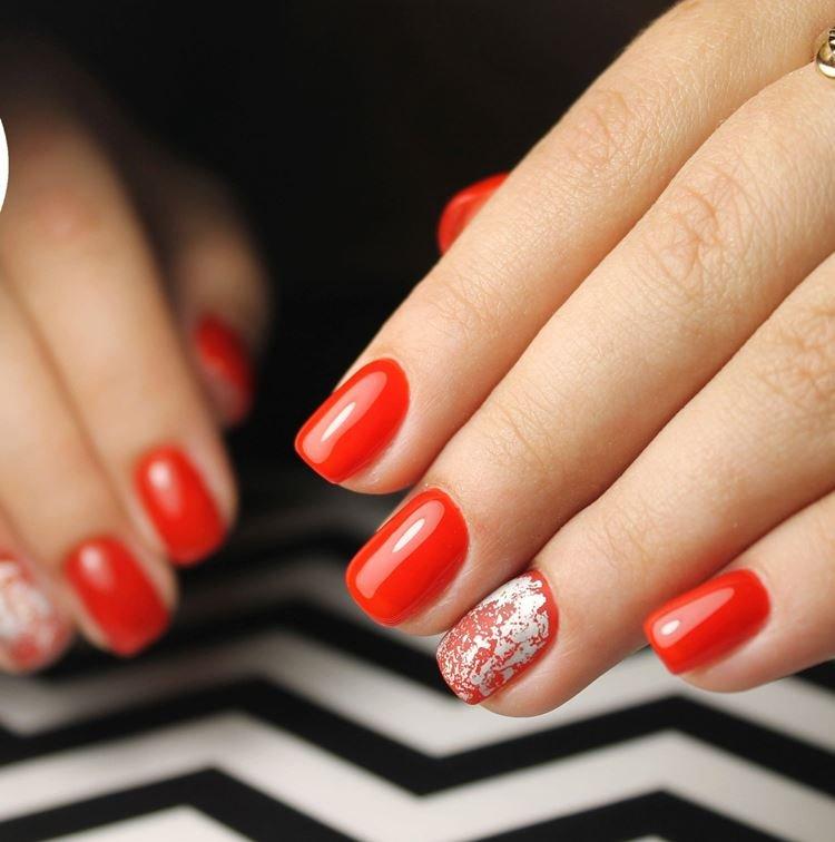 Manucure rouge pour ongles courts 2020
