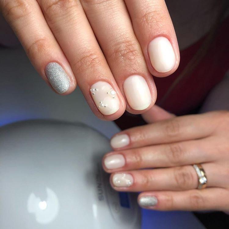 Manucure légère pour ongles courts 2020