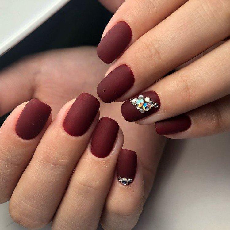 Manucure mate pour ongles courts 2021