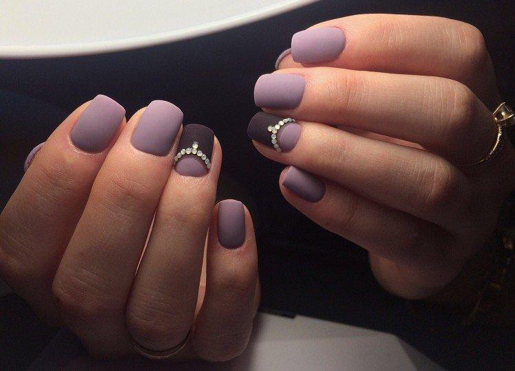 Manucure lunaire pour ongles courts 2021