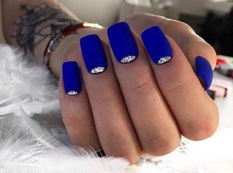 Manucure lunaire pour ongles courts 2021