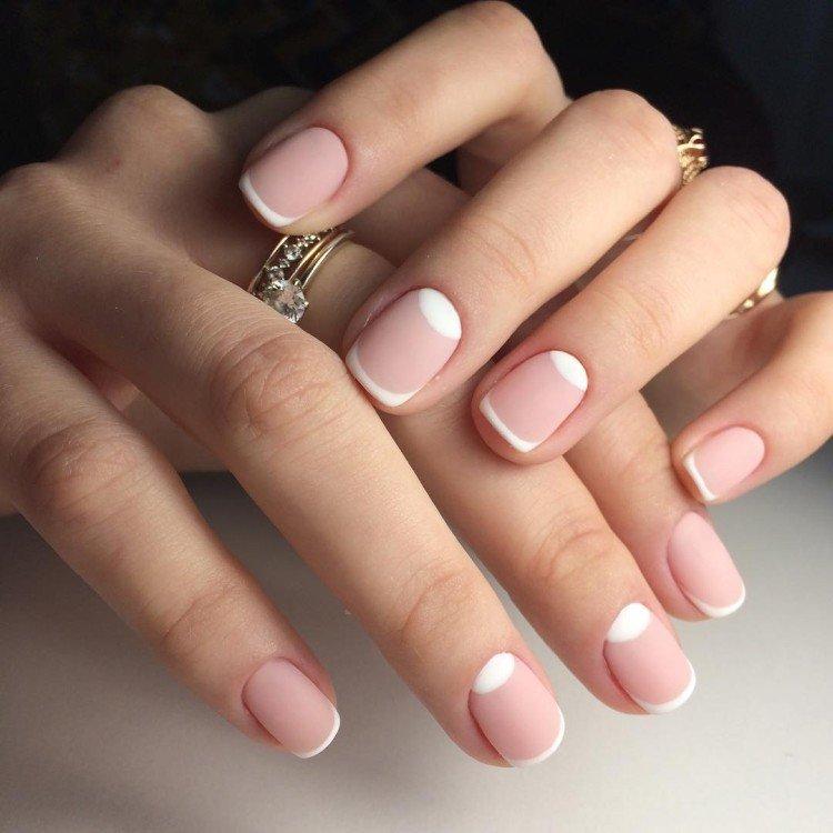 Manucure lunaire pour ongles courts 2021