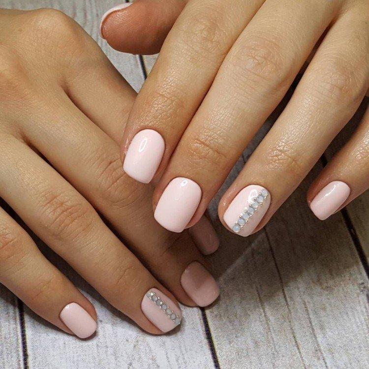 Manucure légère pour ongles courts 2021