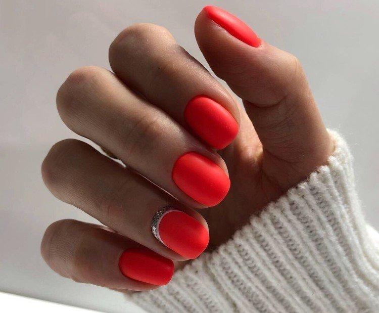 Manucure rouge pour ongles courts 2021