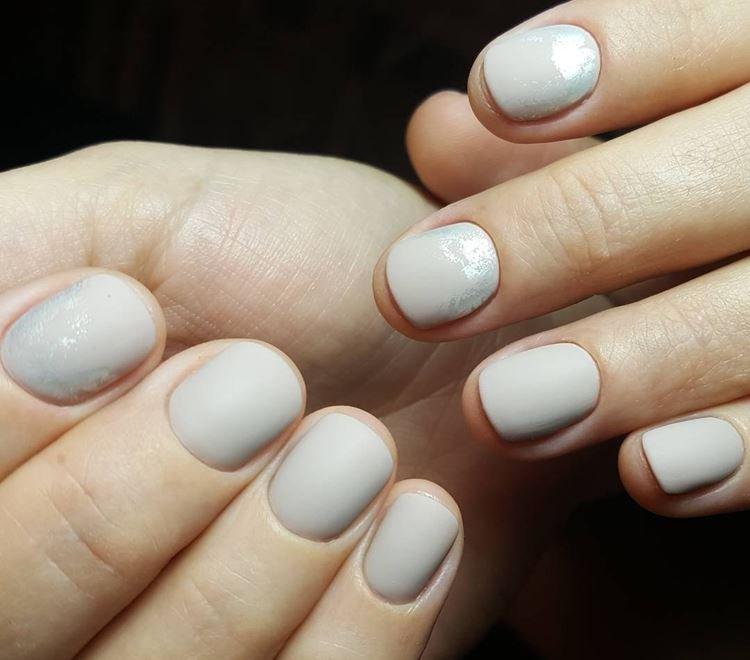 Manucure pour ongles très courts