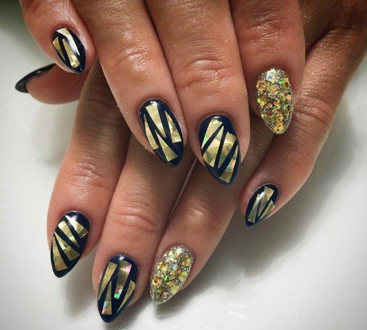 Manucure en verre brisé pour le nouvel an 2021