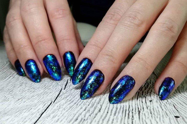 Manucure Yuki Flakes pour le Nouvel An 2021