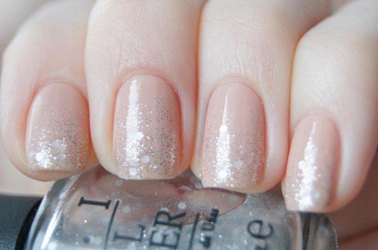 Doux nude - Manucure à l'école pour ongles courts