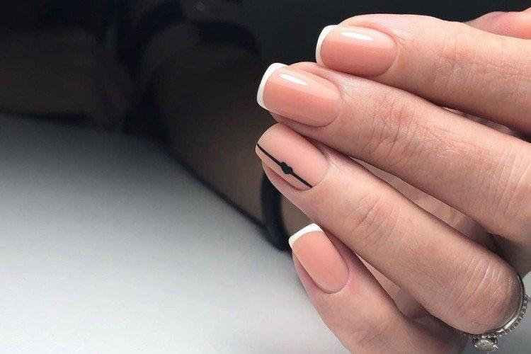 French Elegant - Manucure à l'école pour ongles courts