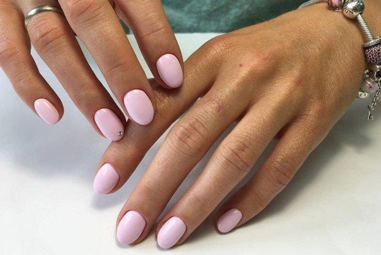 Rose romantique - Manucure à l'école pour ongles courts
