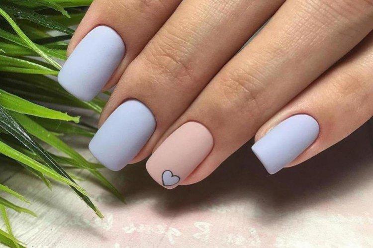 Pastel gracieux - Manucure à l'école pour ongles courts