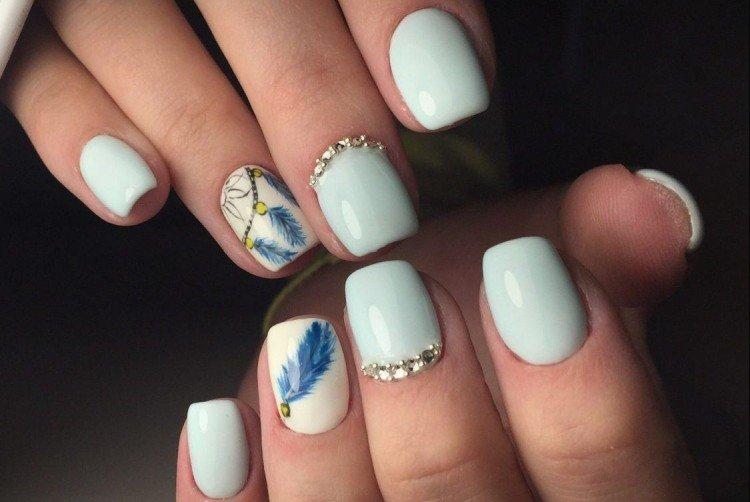 Pastel gracieux - Manucure à l'école pour ongles courts