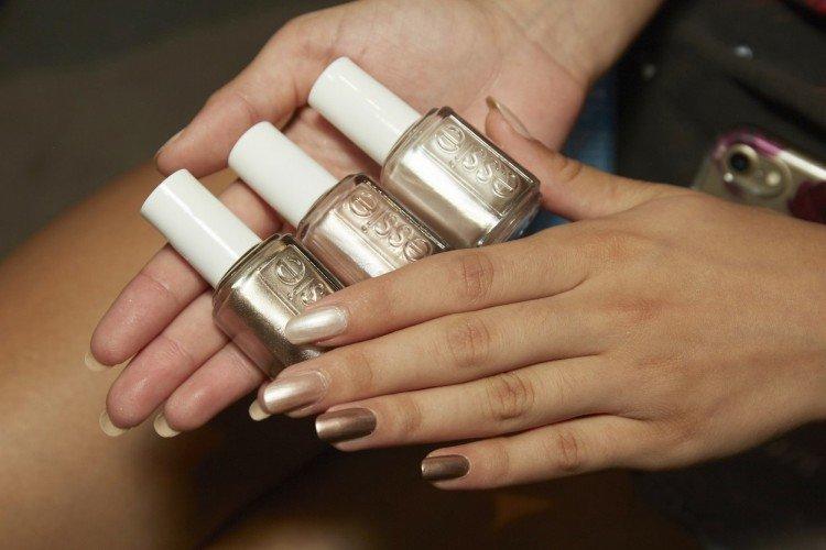 Manucure nacrée - Manucure à l'école pour ongles courts