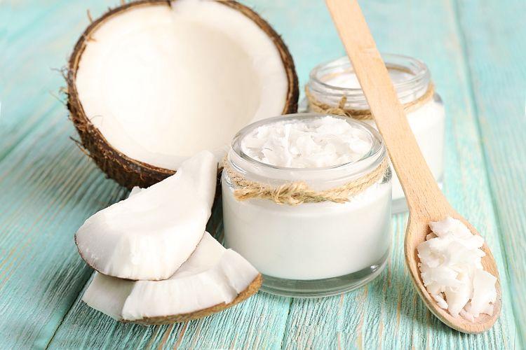 Masque capillaire à l'huile de coco : 14 recettes maison