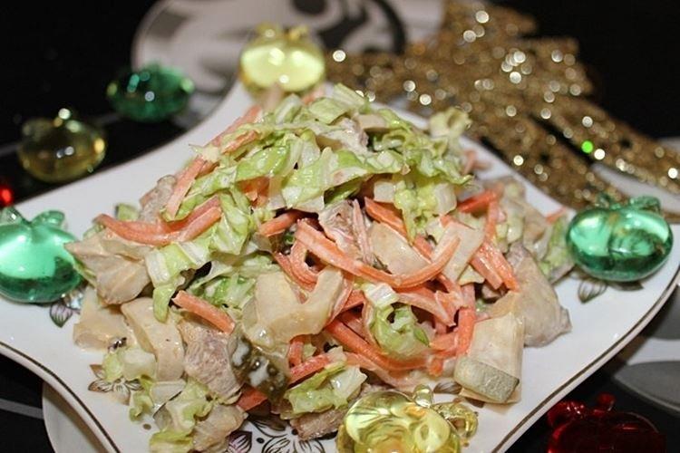 Salade de porc aux concombres marinés - salades pour le Nouvel An 2021