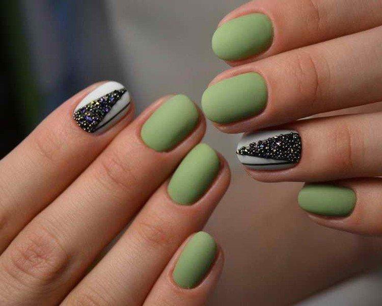 Nuances de citron vert et d'olive - Couleurs à la mode de la manucure 2019-2020