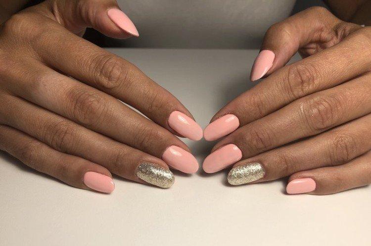 Peach nude - Couleurs à la mode de la manucure 2019-2020