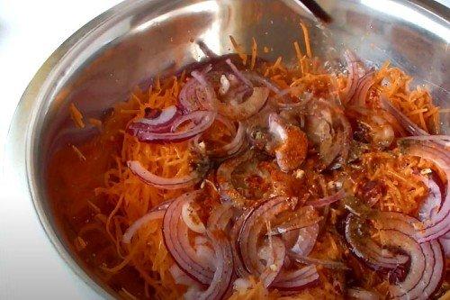 Carottes coréennes aux champignons à la maison - une recette étape par étape