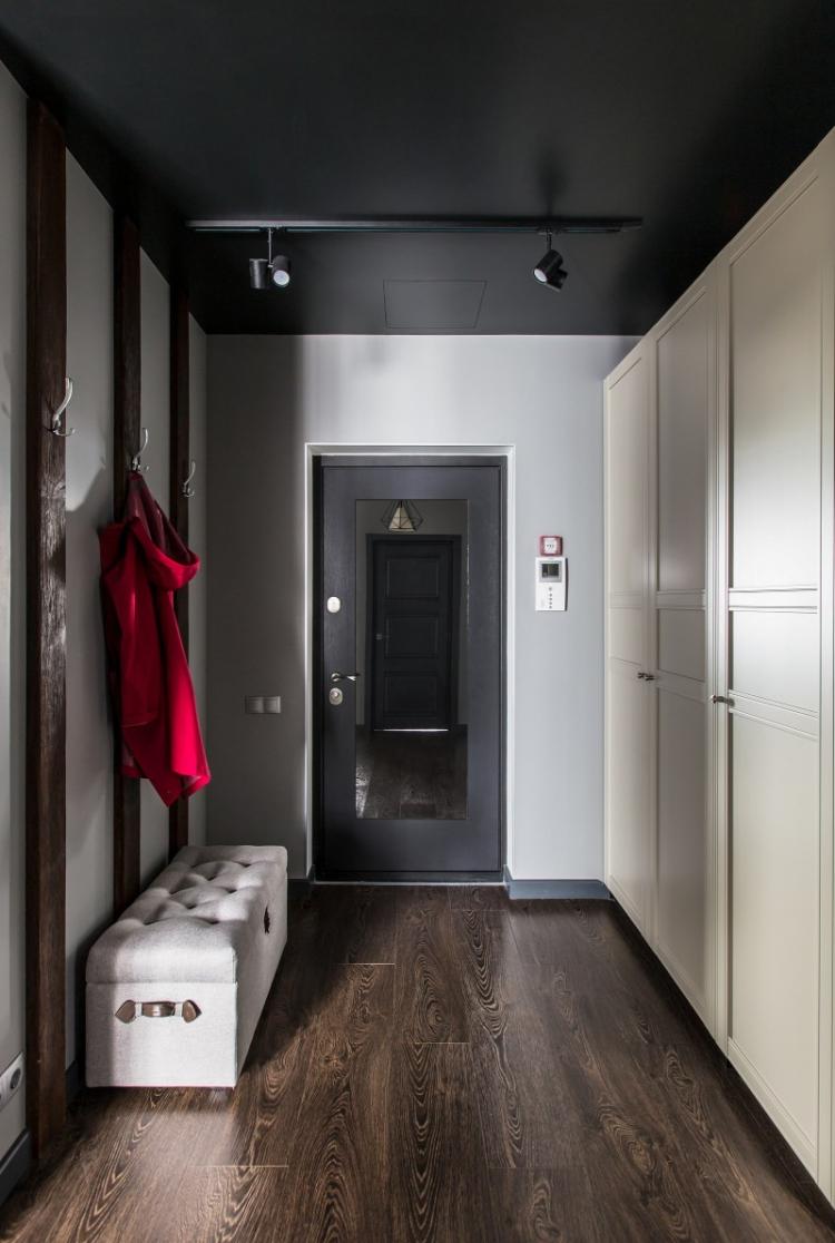 Suspensions - Eclairage et illumination d'un plafond tendu dans le couloir