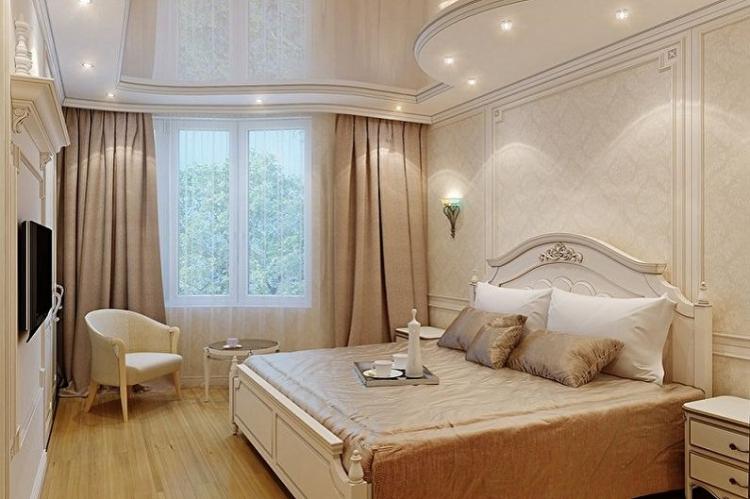 Plafond tendu dans la chambre - photo