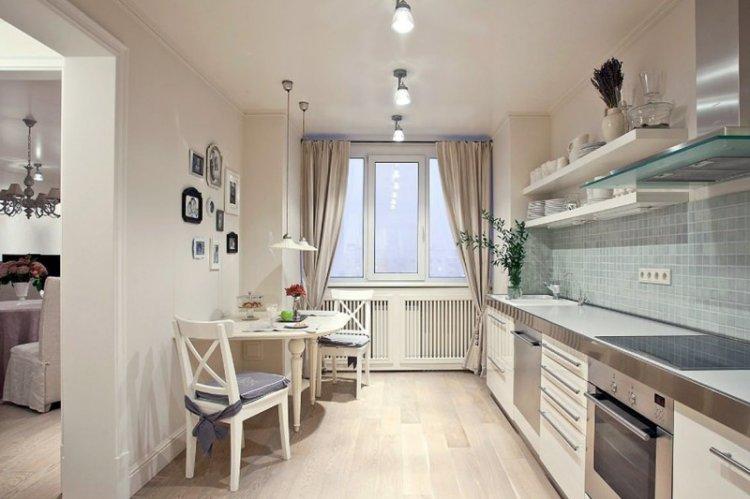 Plafond tendu dans une petite cuisine