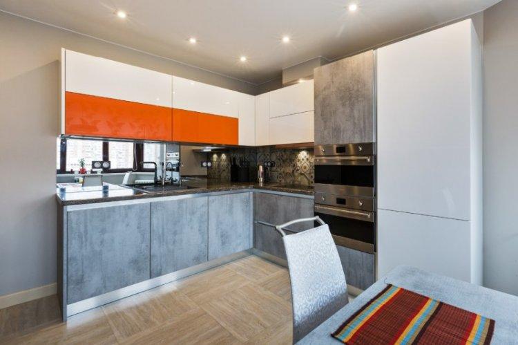 Plafond tendu dans une petite cuisine