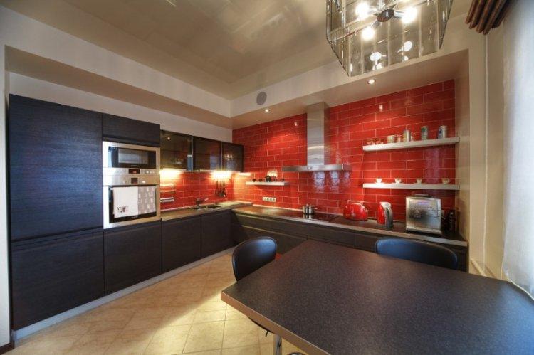 Plafonds tendus à deux niveaux dans la cuisine