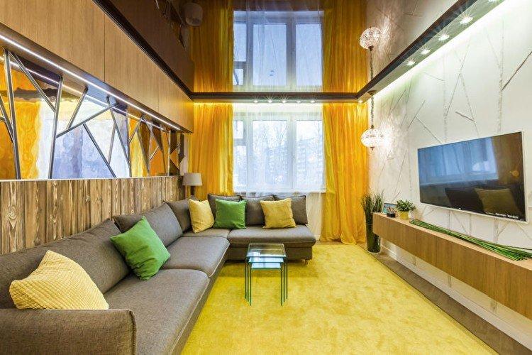 Plafond tendu dans un petit salon (hall)