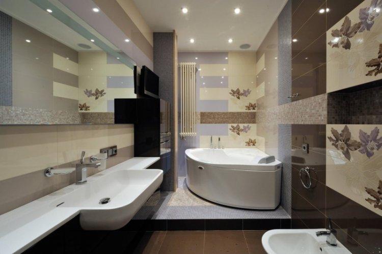 Plafond tendu dans une petite salle de bain